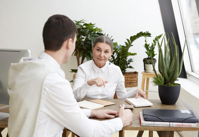 ilustrasi interview kerja (freepik.com/shurkin_son)