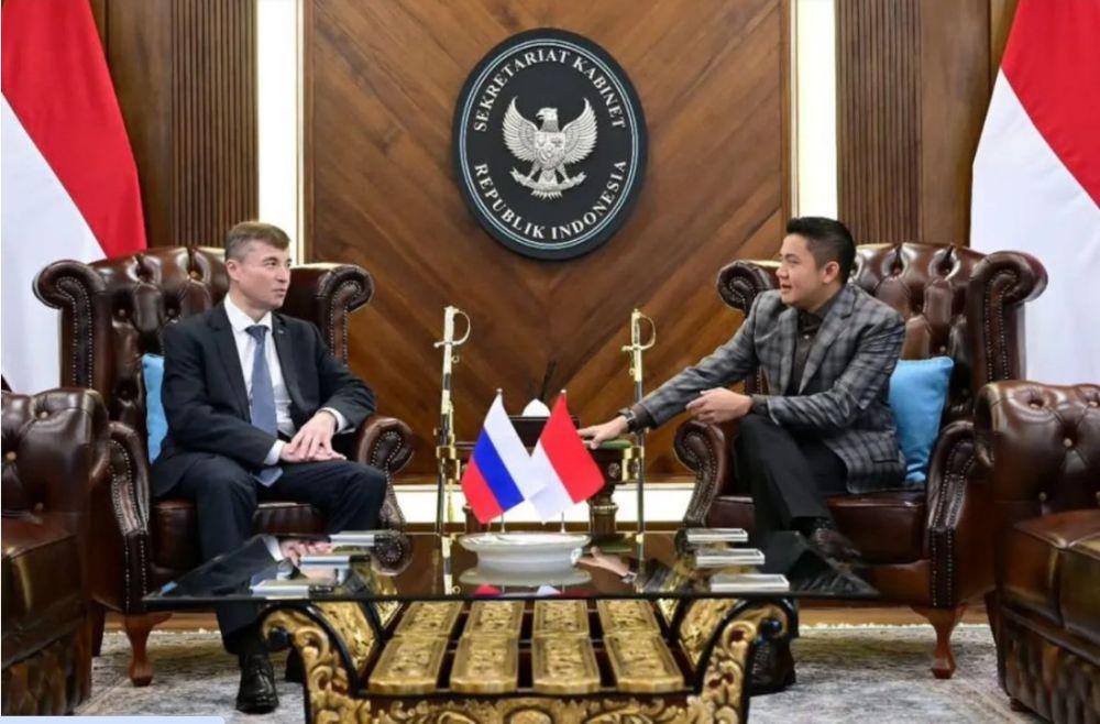 Seskab Teddy Terima Kunjungan Dubes Federasi Rusia Sergei G. Tolchenov