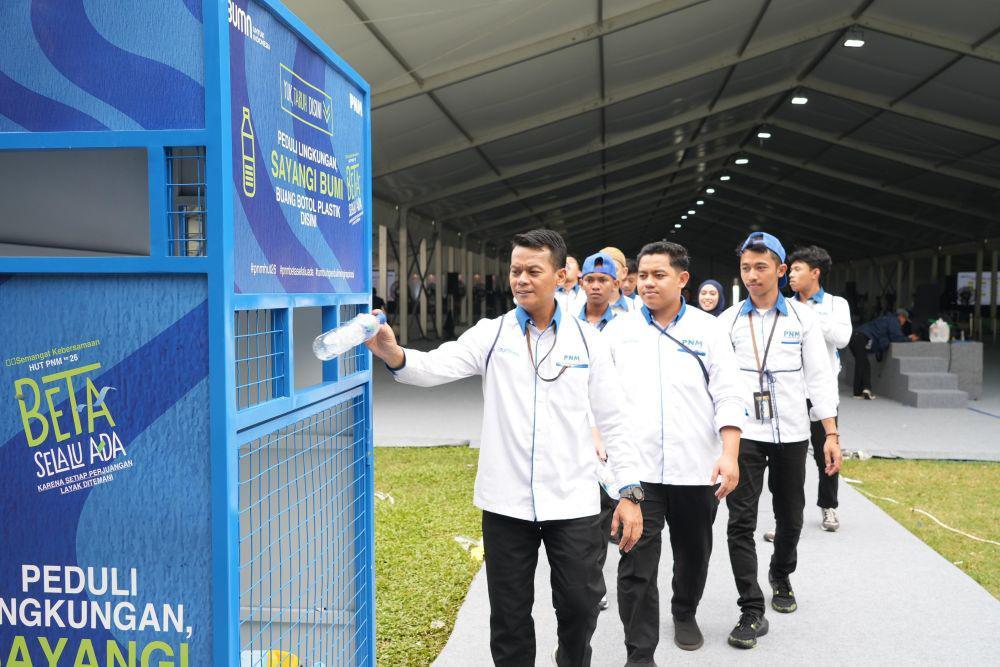 Ketika Ribuan Karyawan BUMN Bersih-bersih Lingkungan
