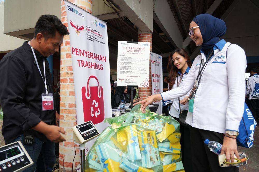 Ketika Ribuan Karyawan BUMN Bersih-bersih Lingkungan (IDN Times/istimewa)