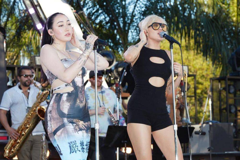Noah Cyrus (adik Miley Cyrus) dan Miley Cyrus (instagram.com/mileycyrus)