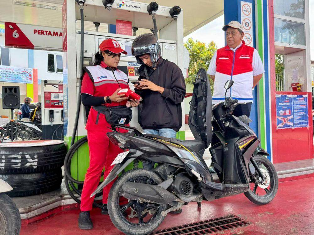 Suasana SPBU di Waingapu usai sidak Pertamina bersama Pemda dan Polres Sumba Timur. (Dok. Pertamina)