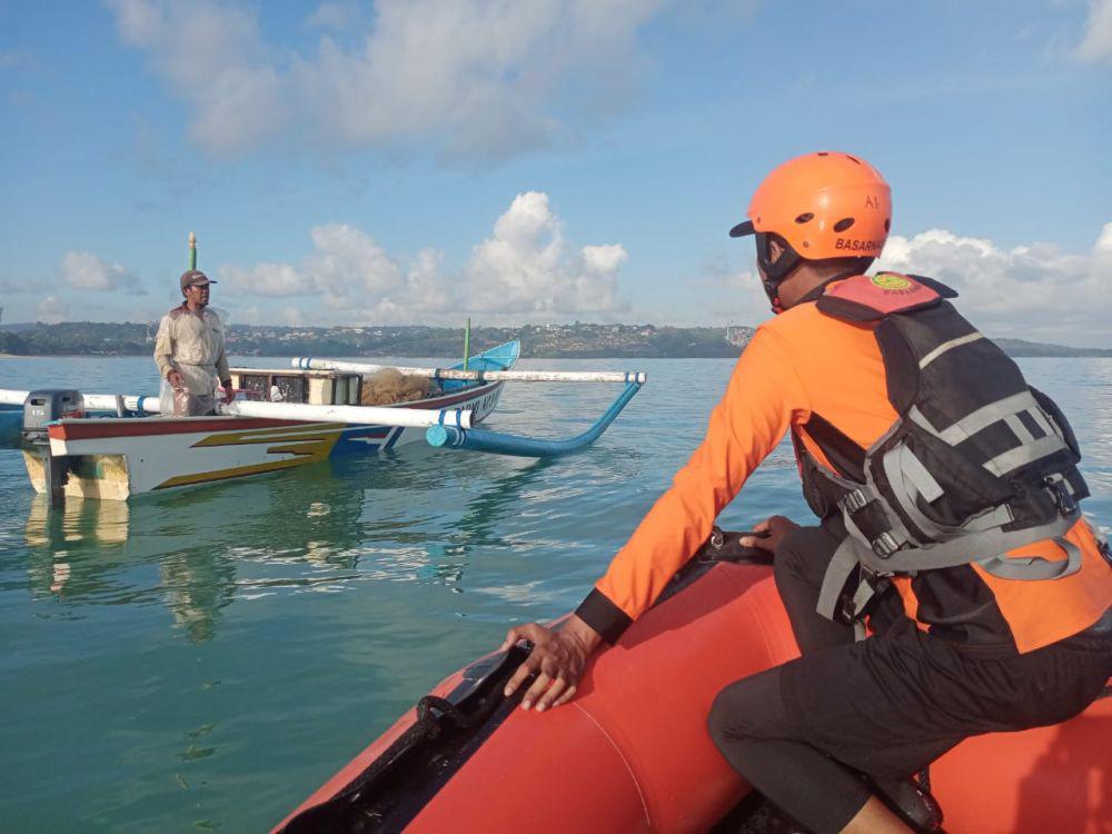 Operasi SAR di Kedonganan mencari pengunjung pantai terseret arus (Dok.IDN Times/Basarnas)