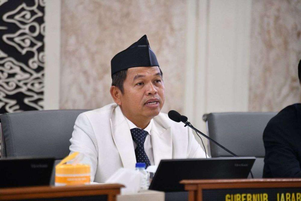 Kang Dedi Mulyadi Berbicara Saat Rapat (jabarprov.go.id)