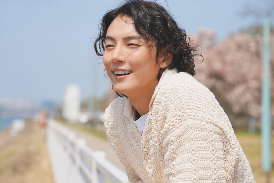 Yoon Shi Yoon (instagram.com/_yunsiyun)