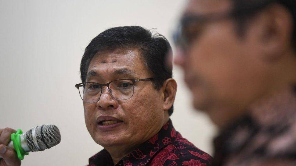 Wakil Ketua Eksternal Komnas HAM, Abdul Haris Semendawai (kiri) di kantor Komnas HAM, Jakarta Pusat. (ANTARA FOTO/Muhammad Adimaja)