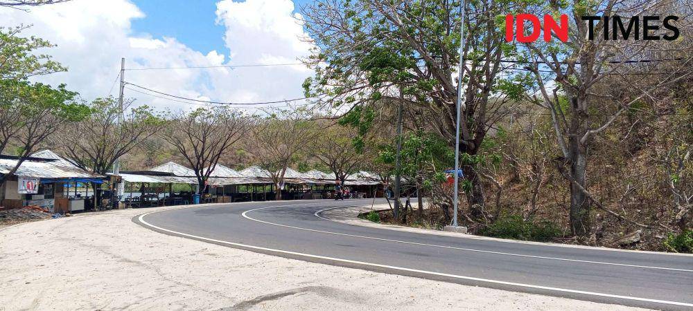 Akses jalan menuju Pelabuhan Gili Mas Lombok Barat. (IDN Times/Muhammad Nasir)