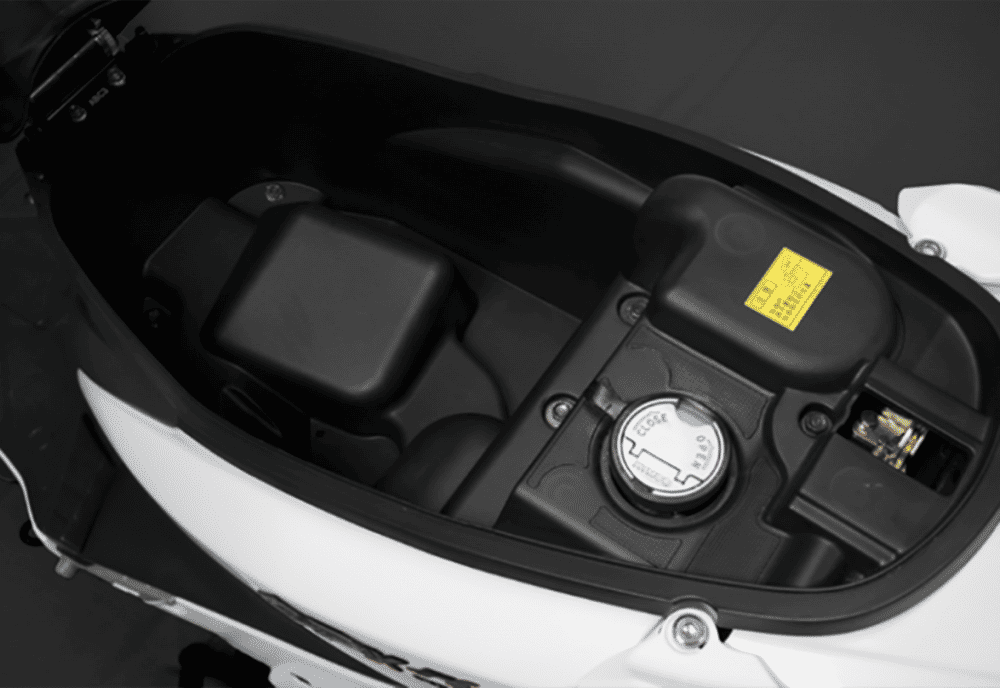 Ilustrasi Bagasi bawah jok Motor Kymco GP125 VCBS (kymcojp.com)