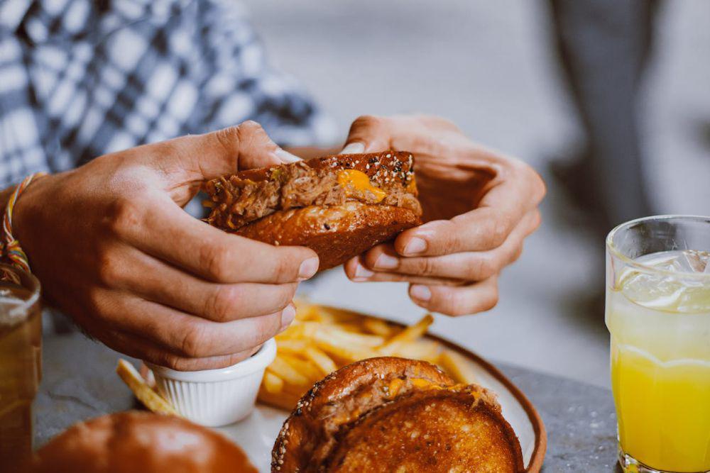 10 Tempat Makan Burger di Jakarta Paling Enak dan Bikin Ngiler!