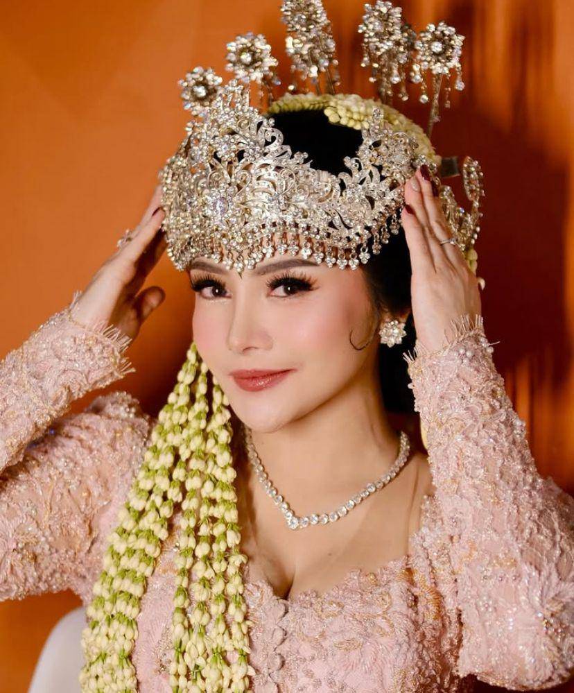 pemotretan prewedding Mawar AFI dan Kevin Wazeng (Instagram.com/makeupbyfenty)
