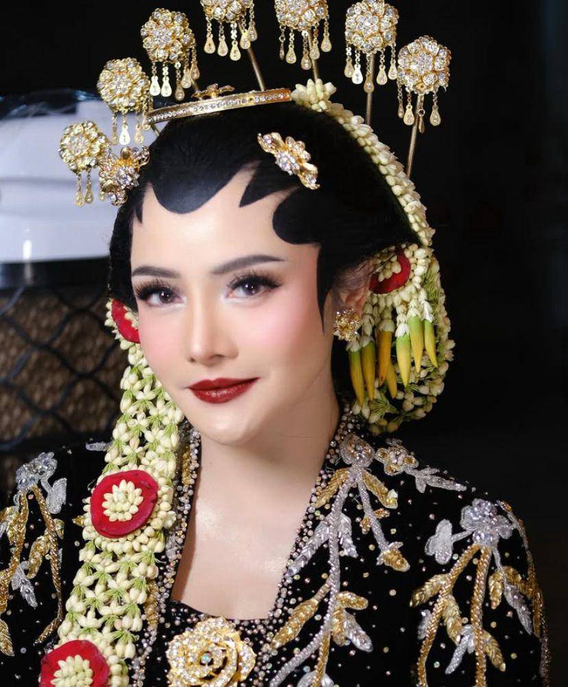 pemotretan prewedding Mawar AFI dan Kevin Wazeng (Instagram.com/makeupbyfenty)