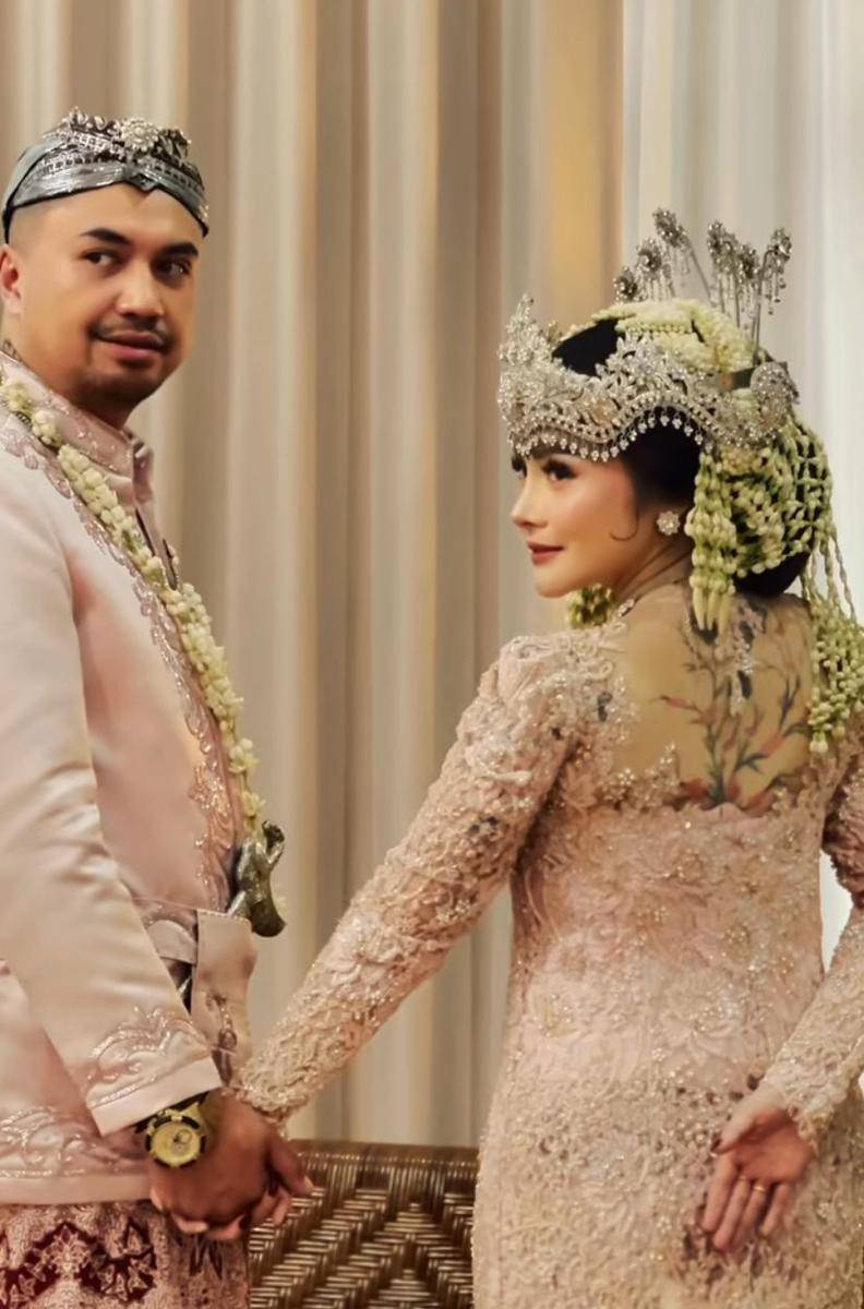 pemotretan prewedding Mawar AFI dan Kevin Wazeng (Instagram.com/makeupbyfenty)
