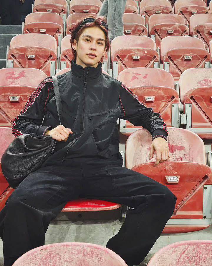 styling jaket windbreaker ala Bright Vachirawit (instagram.com/bbrightvc)