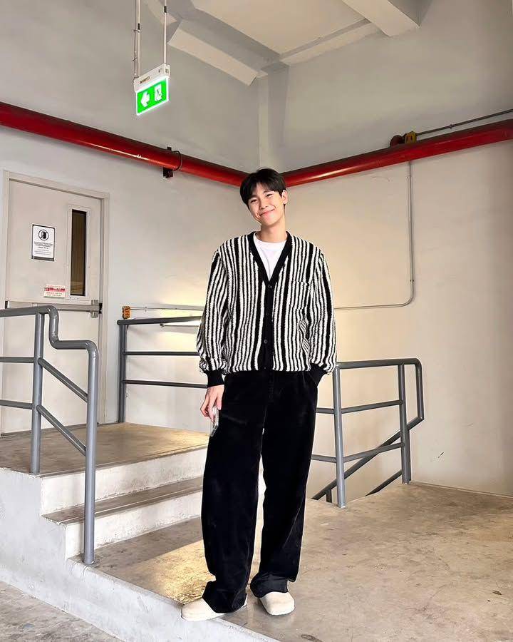 OOTD pakai cardigan ala Junior Panachai (Instagram.com/junniorrs)