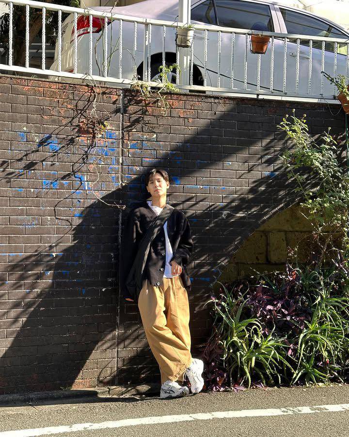 OOTD pakai cardigan ala Junior Panachai (instagram.com/junniorrs)