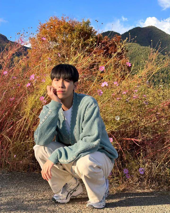 OOTD pakai cardigan ala Junior Panachai (instagram.com/junniorrs)