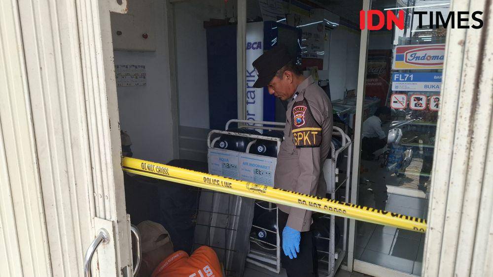 Mesin ATM di dalam Indomaret Kelurahan Mangge Kecamatan Barat Magetan dikuras kawanan maling. IDN Times/ Riyanto.