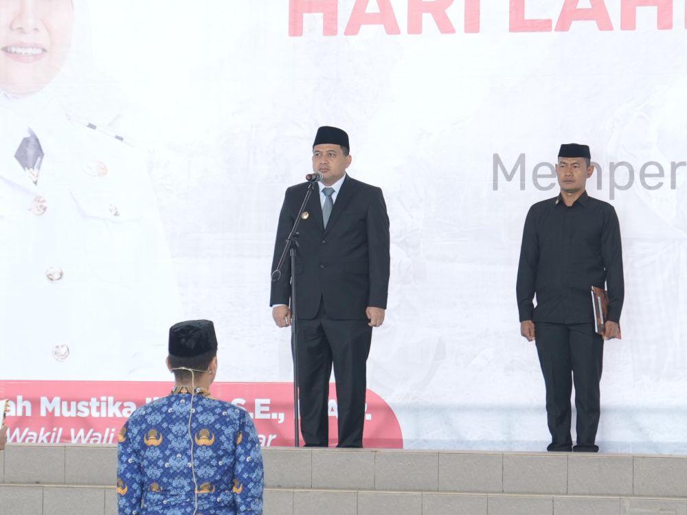 Wali Kota Makassar, Munafri Arifuddin, memimpin upacara peringatan Hari Lahir Pancasila di Lapangan Karebosi, Senin (2/6/2025). (Dok. Humas Pemkot Makassar)