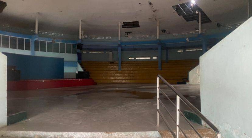 Kondisi bagian dalam gedung Aher Sukabumi (IDN Times/Siti Fatimah)