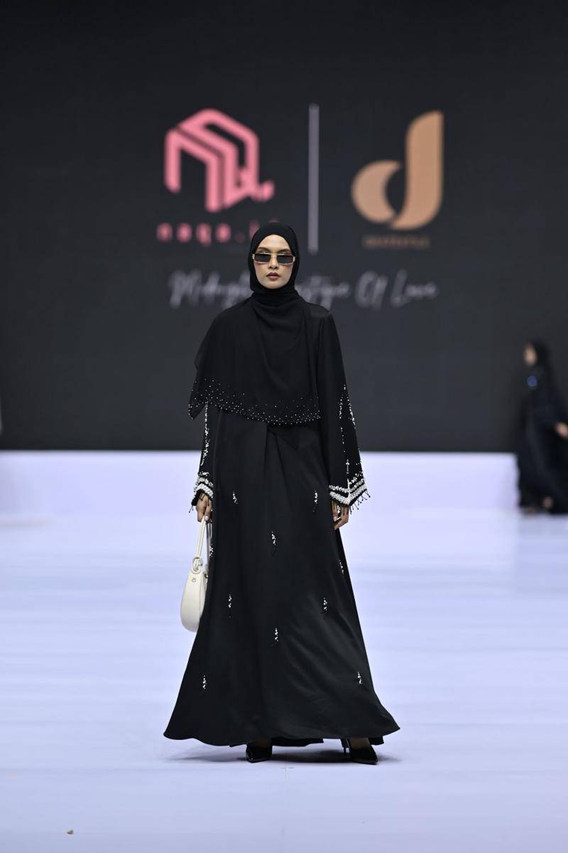 Koleksi NAQA x Dea Textile di Indonesia Fashion Week 2025 (dok. Dandy Hendrata)