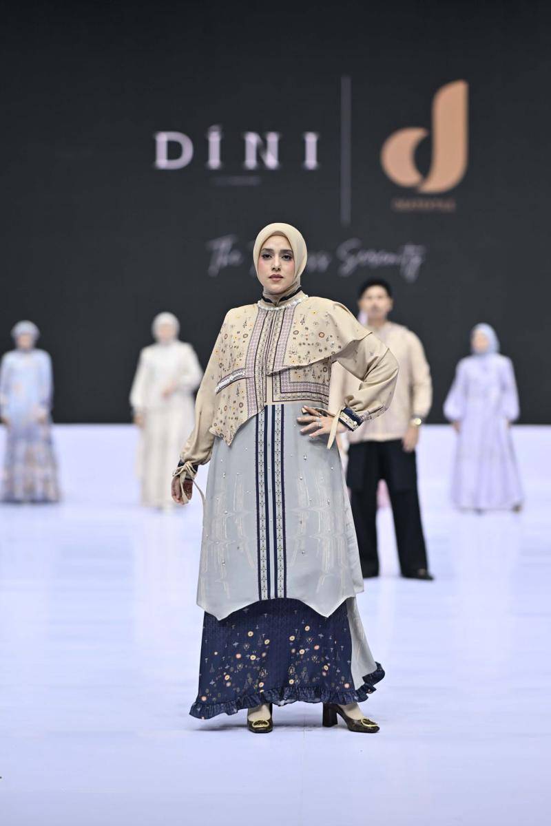 Koleksi Dini by Dini Aminarti di Indonesia Fashion Week 2025 (dok. Dandy Hendrata)