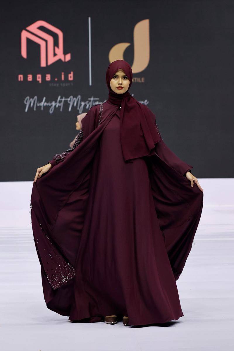 Koleksi NAQA x Dea Textile di Indonesia Fashion Week 2025 (dok. Dandy Hendrata)