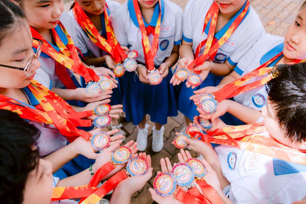 ilustrasi anak menang lomba (pexels.com/🇻🇳Nguyễn Tiến Thịnh 🇻🇳🇻🇳)