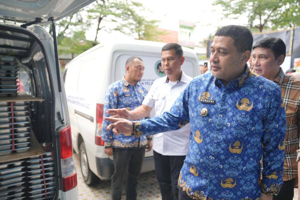 Wali Kota Makassar, Munafri Arifuddin, mengecek kesiapan dapur Makan Bergizi Gratis di Rappocini, Senin (2/6/2025)/Humas Pemkot Makassar