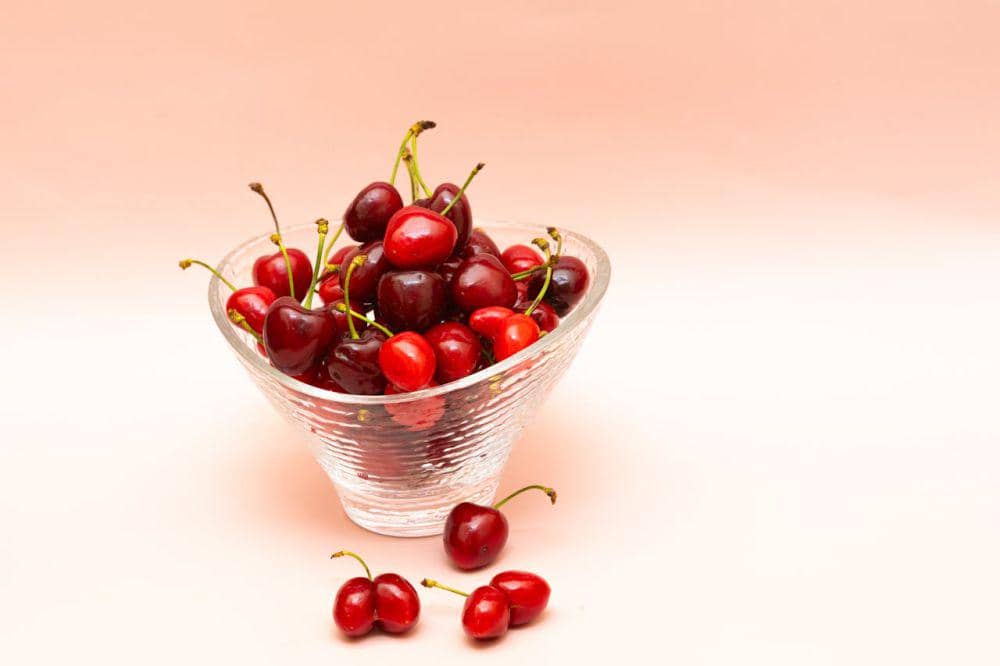 ilustrasi buah ceri (pexels.com/Anand Somanur issac)