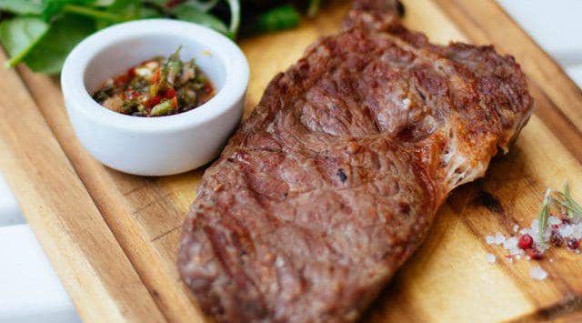 lidah sapi goreng cabai hijau (pexels.com/Valeria Boltneva)