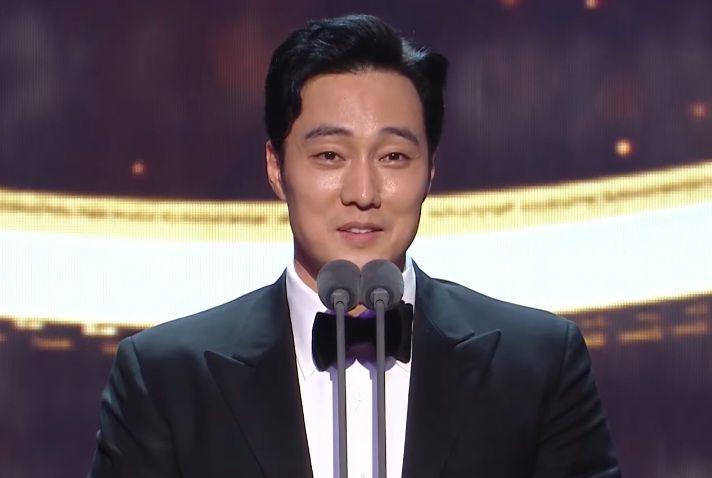 7 Penghargaan So Ji Sub dari Drakor yang Dibintanginya, akan Comeback!