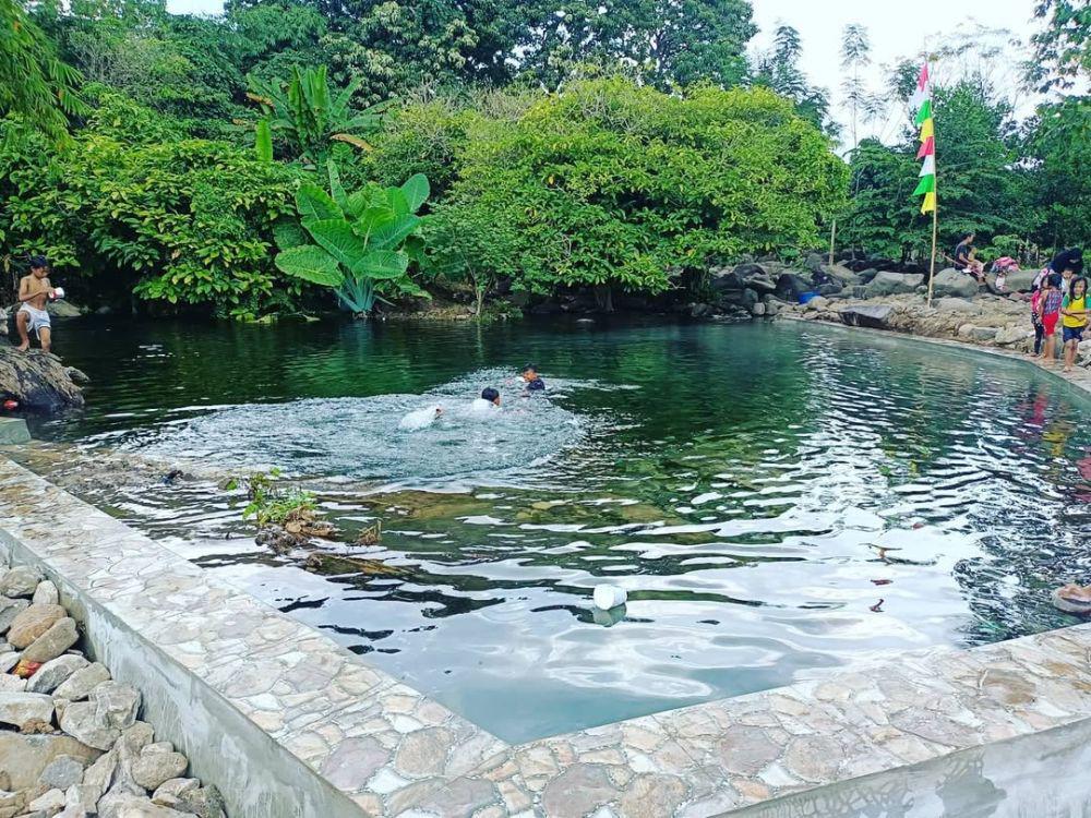 Kolam Renang Mata Air Sumber Agung, Wisata Alam Segar di Tanggamus
