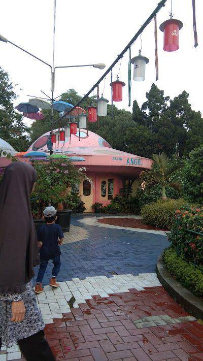 Aktivitas yang bisa dilakukan di Taman Topi Bogor (google.com/maps/Rossita A.)