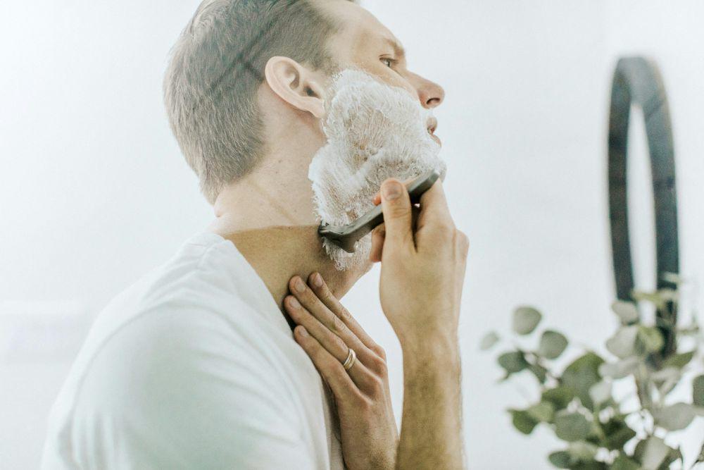 8 Tips Mencukur Kumis yang Nyaman dan Bebas Iritasi, Cek Yuk!