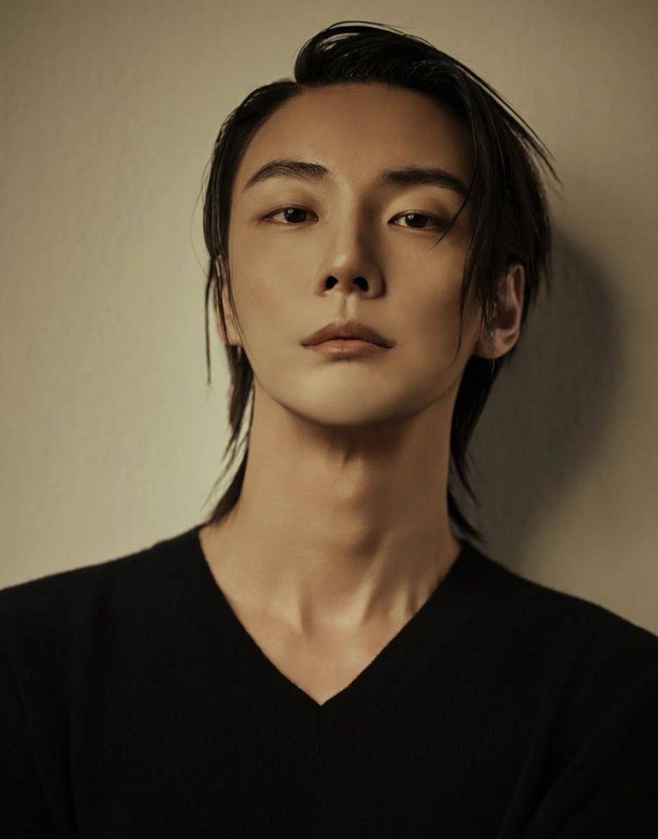 Yoon Si Yoon (instagram.com/_yunsiyun)