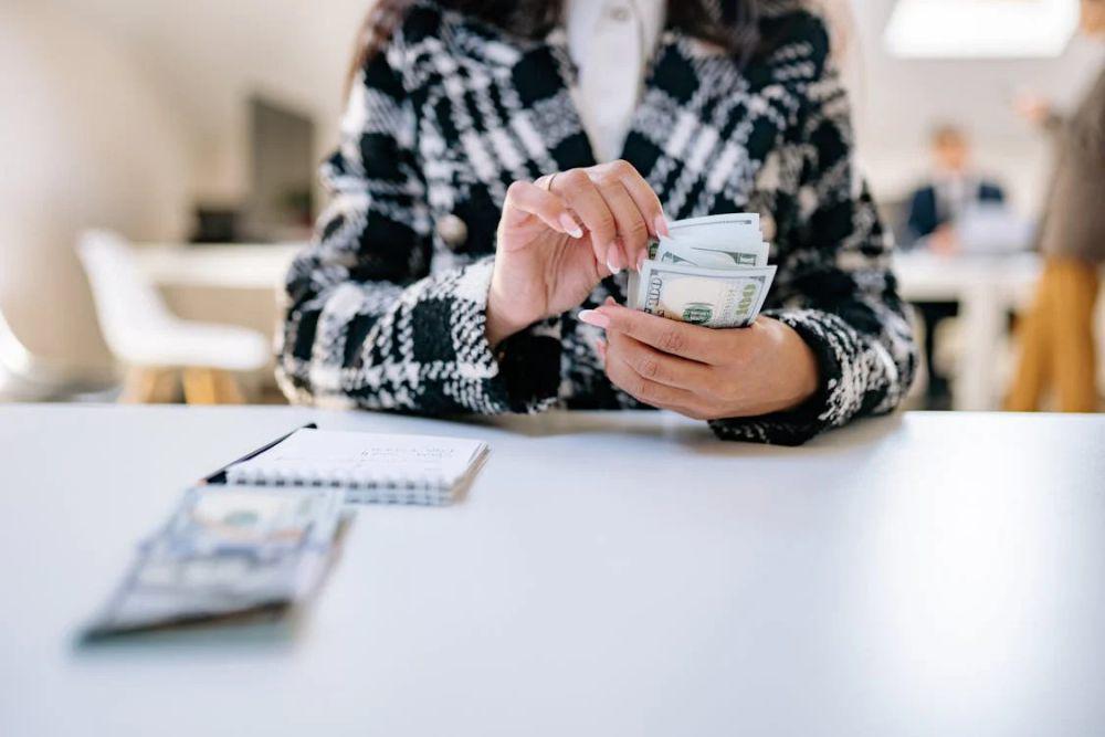 ilustrasi mandiri secara finansial (pexels.com/Yan Krukau)