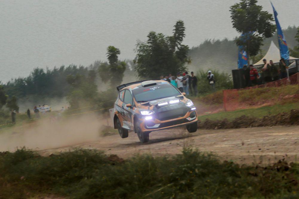 Tb Adhi beraksi di putaran ketiga Kejurnas Sprint Rally 2025 di Semarang. (Dok. Dewa United Motorsport X MSRT)