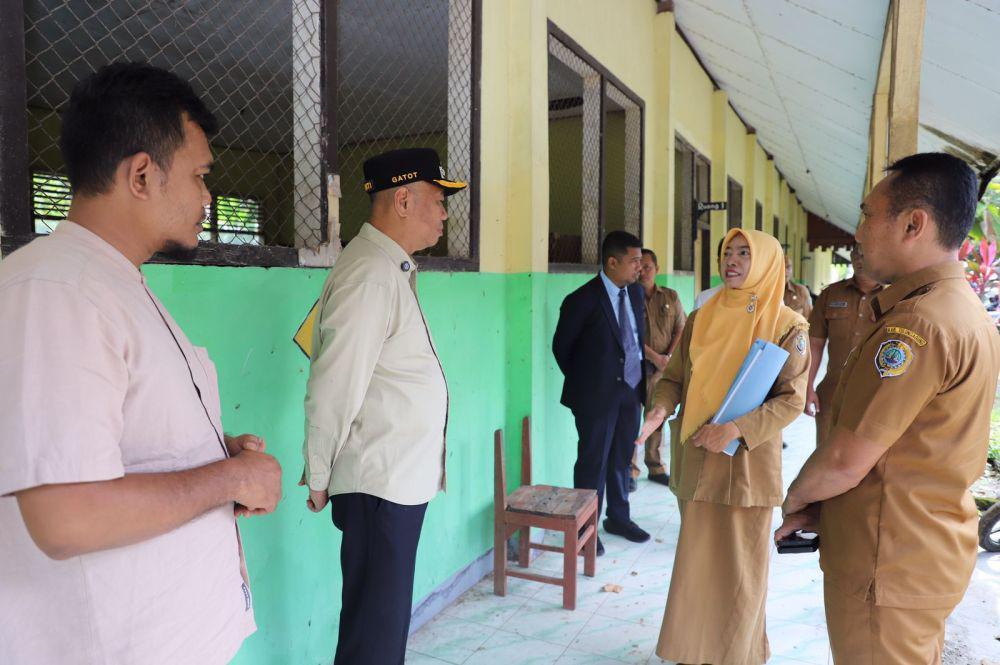 Bupati Tulungagung Gatut Sunu Wibowo saat survey lokasi transit sekolah rakyat. IDN Times/ Bramanta Pamungkas