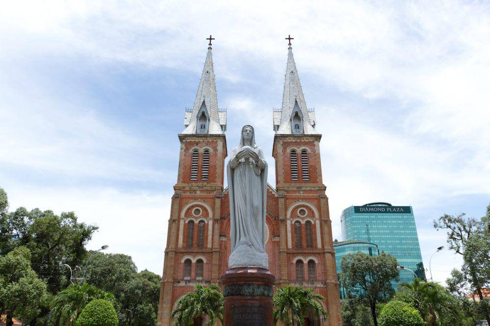 potret Saigon Notre Dame Cathedral (commons.wikimedia.org/Mahen Bala)
