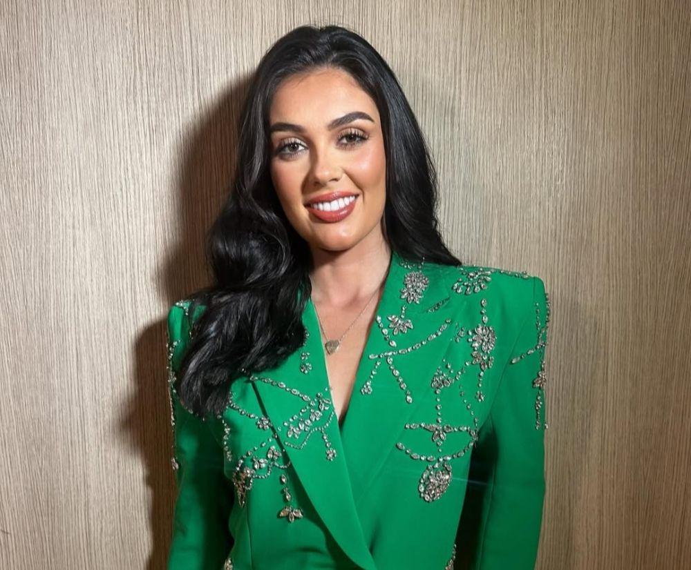 7 Potret Millie-Mae Adams Miss World Wales 2025, Memikat!