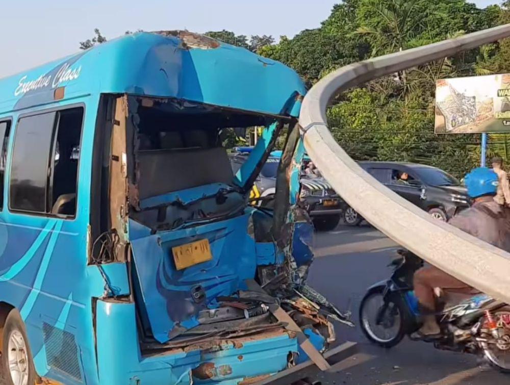Laka Maut Purwodadi, Wing Boks Tabrak 3 Mobil dan 4 Sepeda Motor