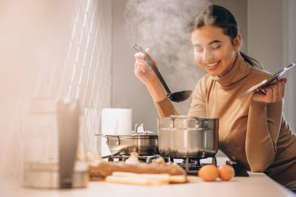 Ilustrasi memasak rendang (freepik.com/senivpetro)