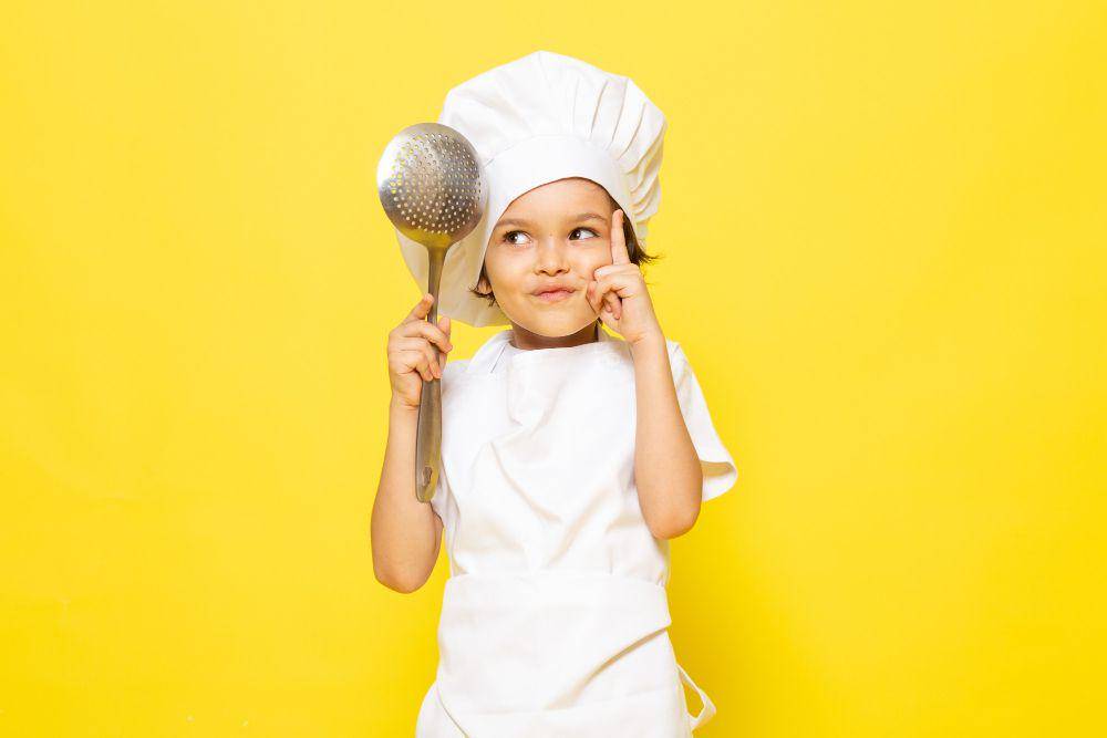 ilustrasi anak berperan sebagai chef (freepik.com/mdjaff)