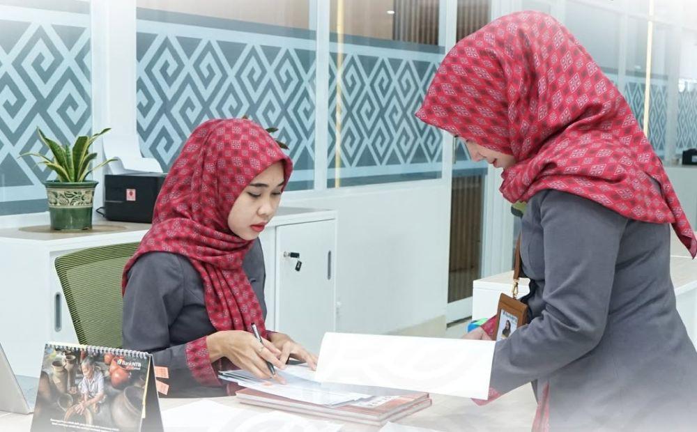 Ilustrasi pegawai PT Bank NTB Syariah. (dok. Bank NTB Syariah)