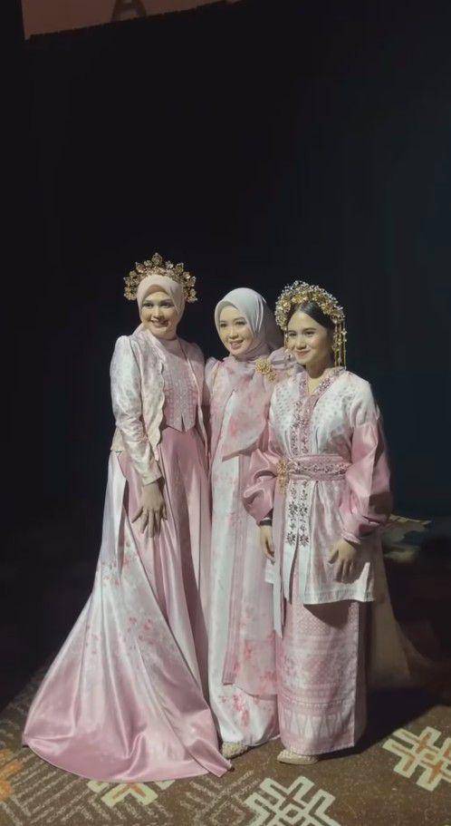 Tissa Biani di Indonesia Fashion Week (Instagram.com/tissabiani)