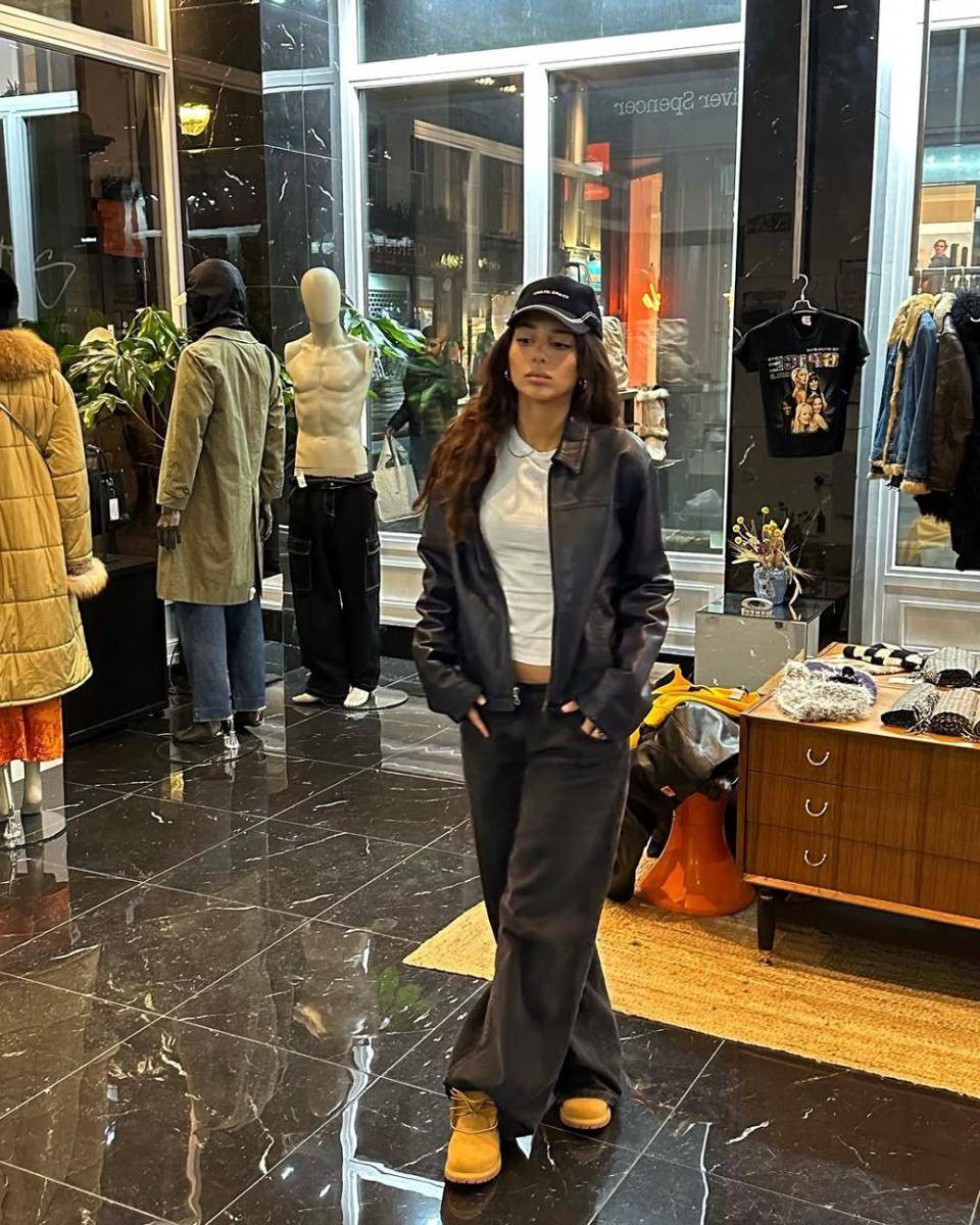 OOTD Katy Esistia, Kekasih Pemain Ole Romeny (instagram.com/katyesistia)