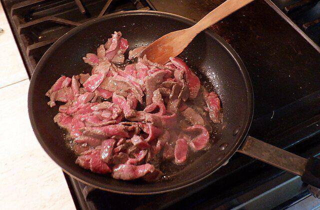ilustrasi tumis daging (commons.wikimedia.org/Key West)