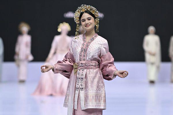 7 Potret Tissa Biani di Runaway Indonesia Fashion Week 2025