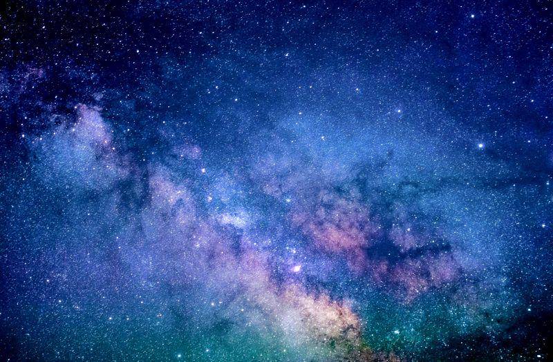 gambar galaksi Bimasakti dari langit Bumi (unsplash.com/JeremyThomas)