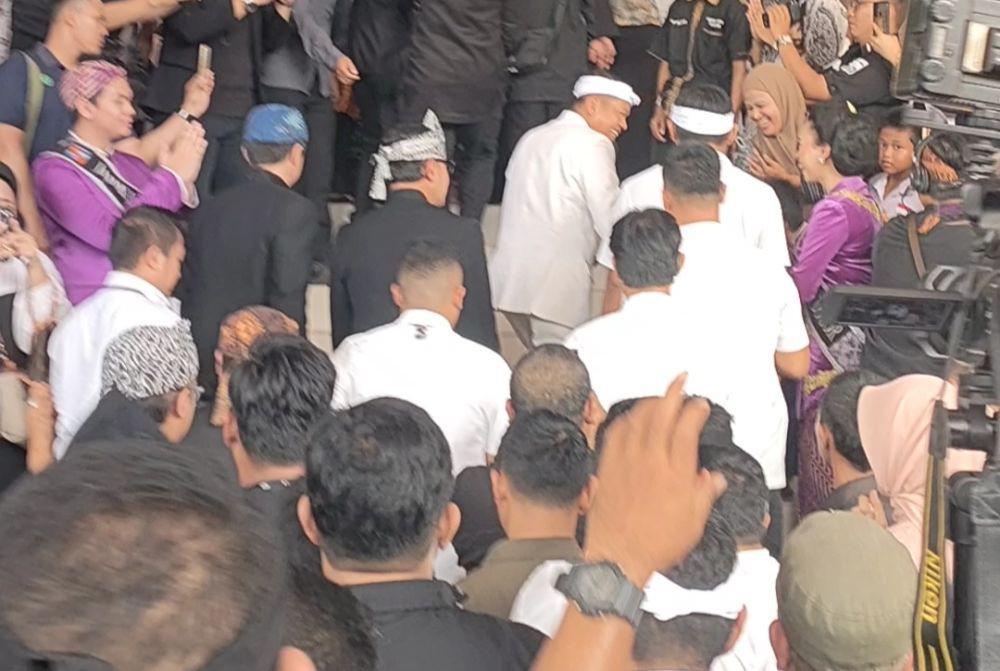 Gubernur Jabar Dedi Mulyadi Dikerumuni Warga Saat Hadiri HJB ke-543